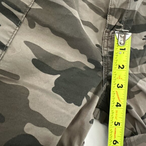 Social Standard by Sanctuary Camo Shorts Women’s XL – Stretch Utility Style - Picture 10 of 12